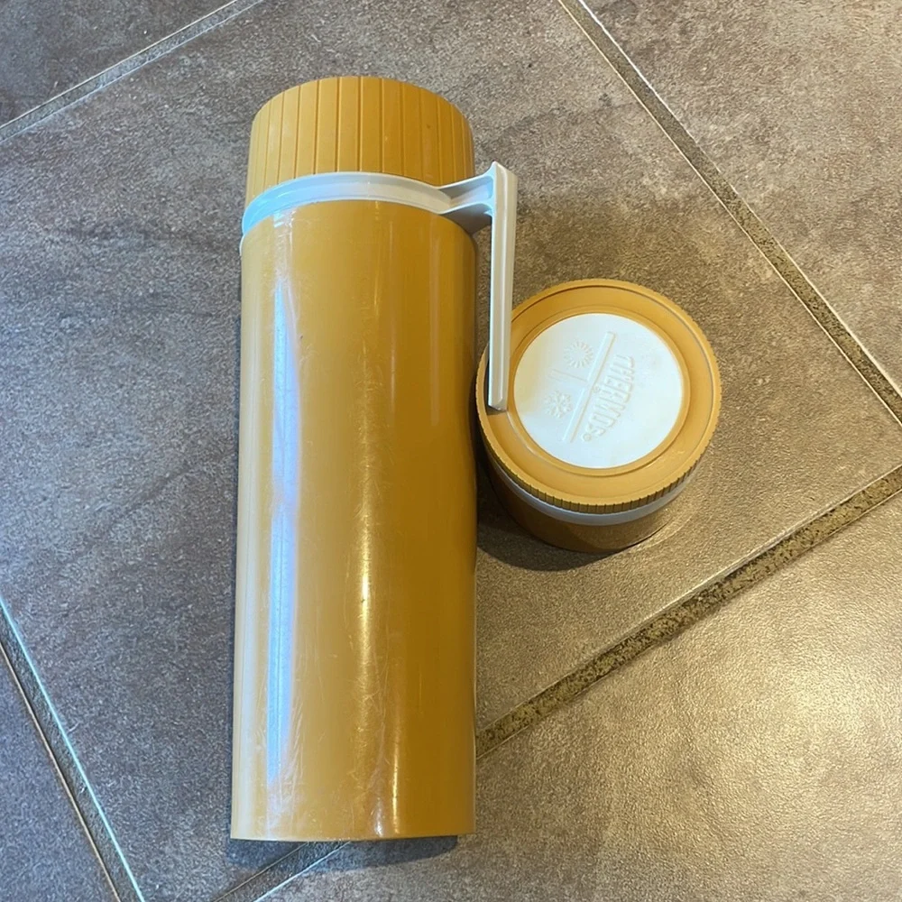 Vintage 90s butter yellow Thermos Set
